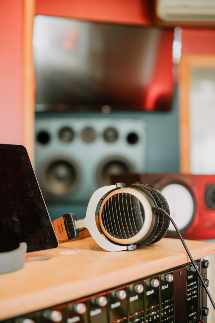Henrik im Studio an der Konsole